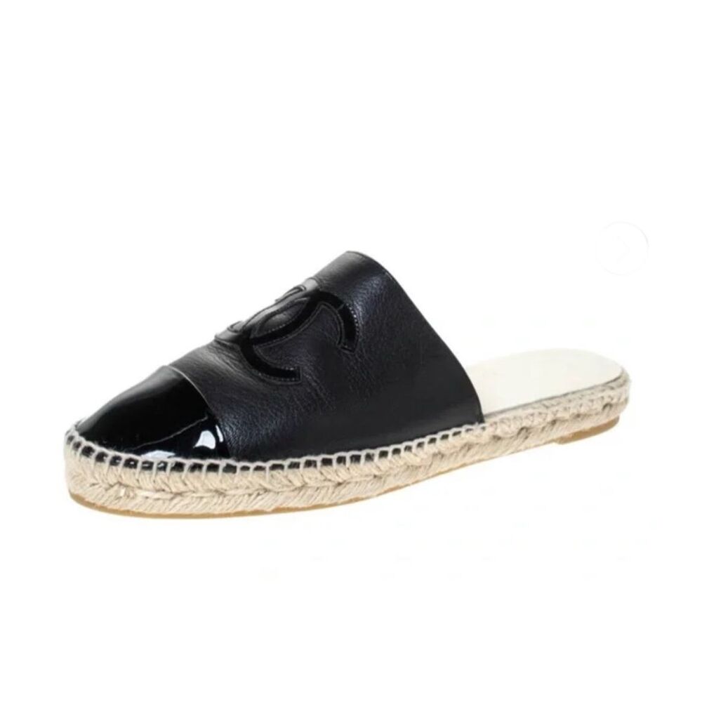 CHANEL Black Leather Mules Espadrille CC Logo Size 39 US 8.5 Lambskin Flat Slide - Picture 11 of 12